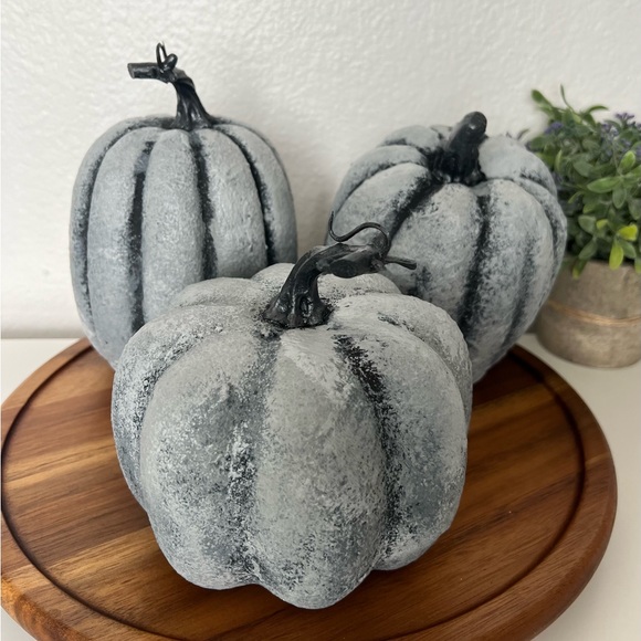 3 New Hand Painted Stone Like Foam Pumpkins Vintage Olive Ateliers RH Style Old - Picture 11 of 12